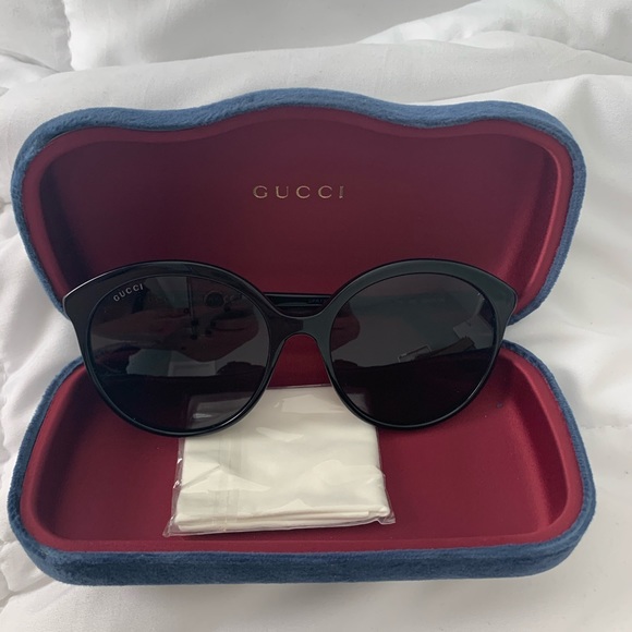 Gucci Sunglasses like new - Picture 2 of 8